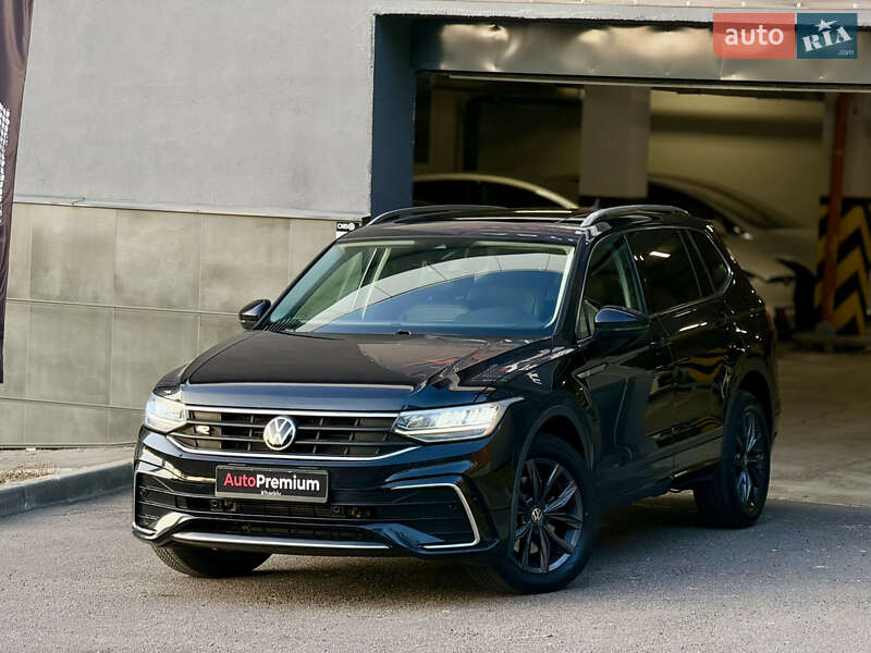 Внедорожник / Кроссовер Volkswagen Tiguan 2021 в 