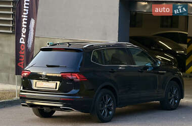 Внедорожник / Кроссовер Volkswagen Tiguan 2021 в 