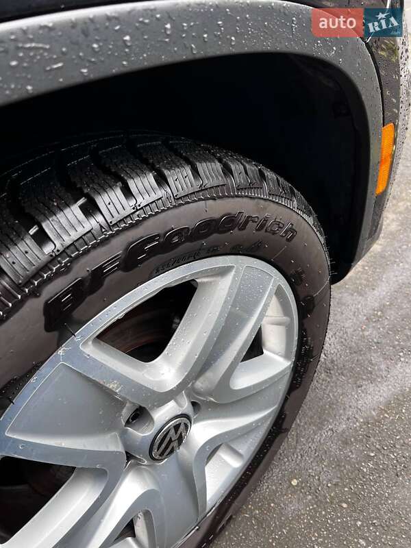 Внедорожник / Кроссовер Volkswagen Tiguan 2015 в Ровно