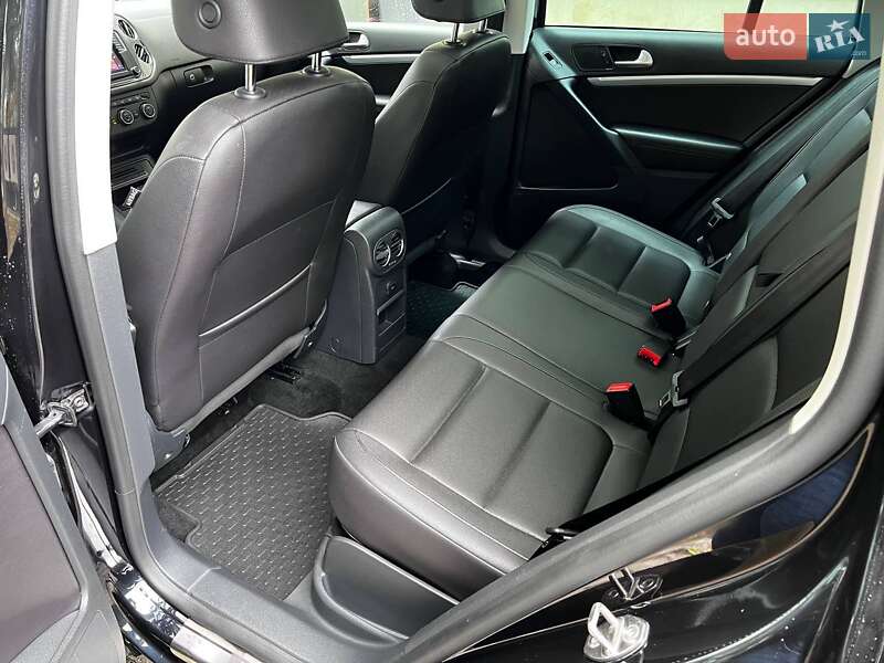 Внедорожник / Кроссовер Volkswagen Tiguan 2015 в Ровно