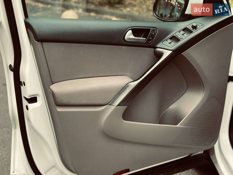 Внедорожник / Кроссовер Volkswagen Tiguan 2008 в Киеве фото 21 Внедорожник / Кроссовер Volkswagen Tiguan 2008 в Киеве