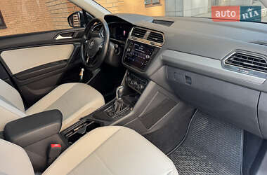 Внедорожник / Кроссовер Volkswagen Tiguan 2019 в 
