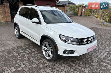 Внедорожник / Кроссовер Volkswagen Tiguan 2015 в 