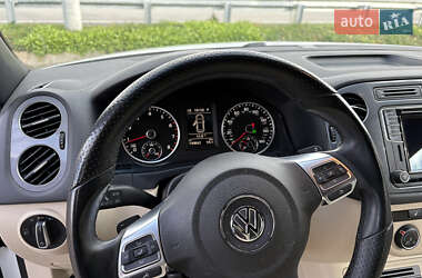 Внедорожник / Кроссовер Volkswagen Tiguan 2015 в 