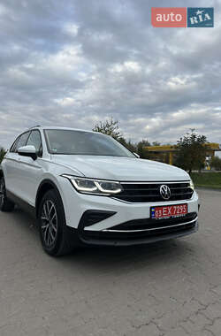 Позашляховик / Кросовер Volkswagen Tiguan 2021 в  фото 6 Позашляховик / Кросовер Volkswagen Tiguan 2021 в