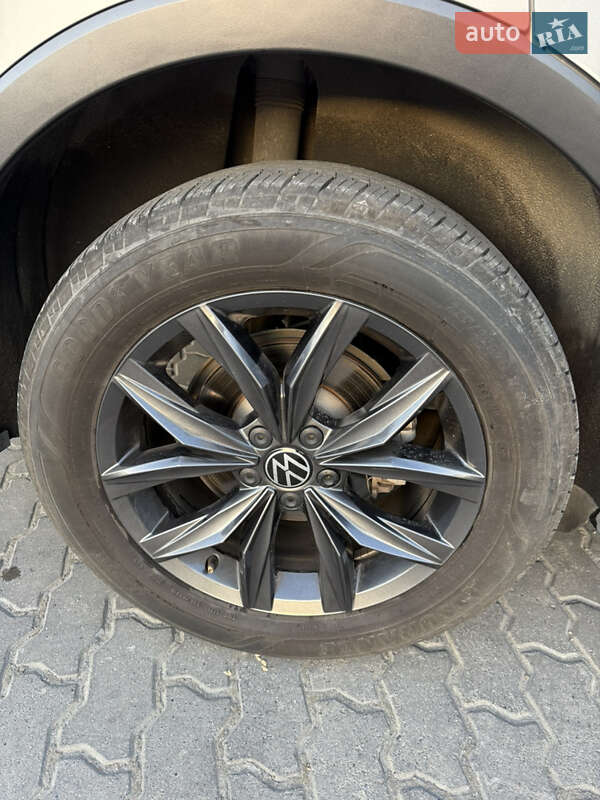Внедорожник / Кроссовер Volkswagen Tiguan 2022 в Львове