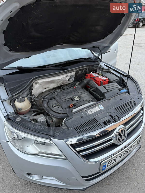 Позашляховик / Кросовер Volkswagen Tiguan 2009 в Ізяславі