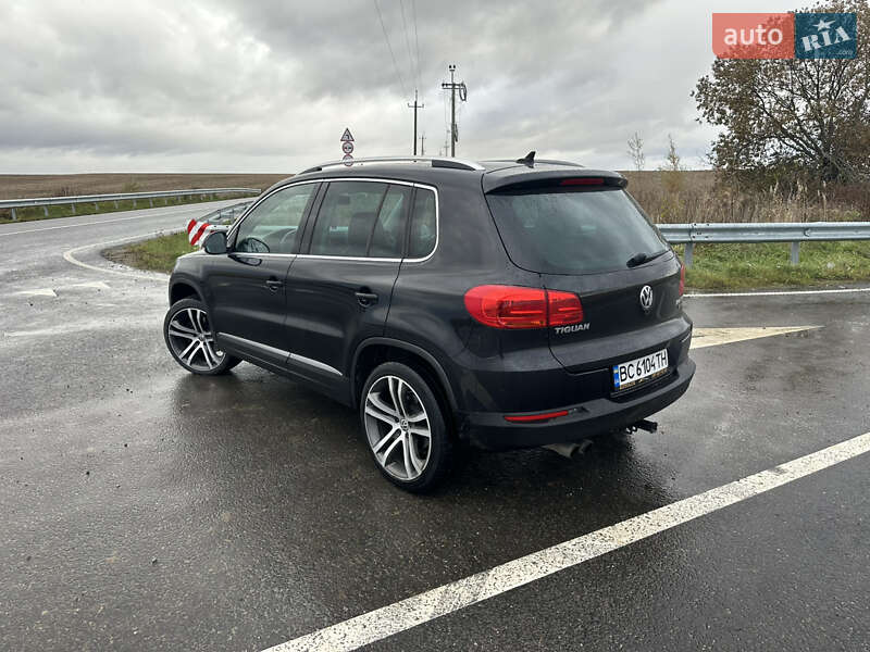 Внедорожник / Кроссовер Volkswagen Tiguan 2012 в Городке