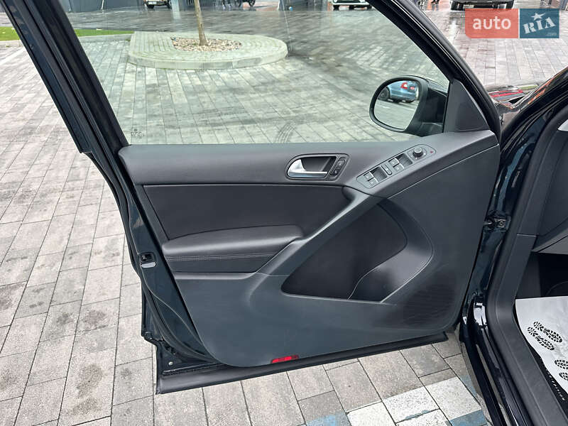 Внедорожник / Кроссовер Volkswagen Tiguan 2017 в Луцке