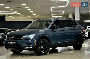 Внедорожник / Кроссовер Volkswagen Tiguan 2020 в 