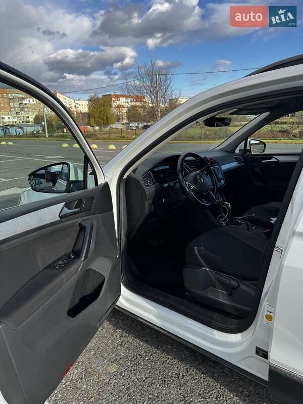 Внедорожник / Кроссовер Volkswagen Tiguan 2017 в Черновцах