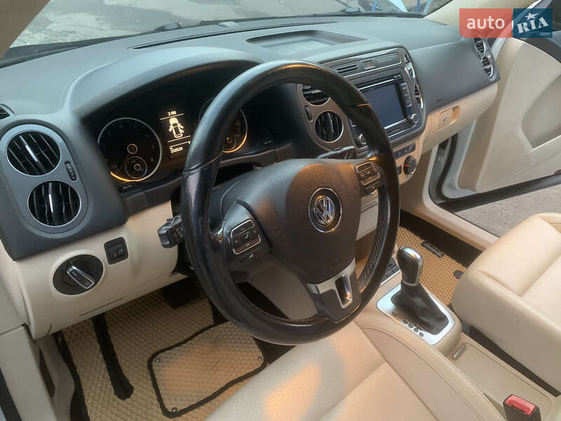 Внедорожник / Кроссовер Volkswagen Tiguan 2015 в Николаеве