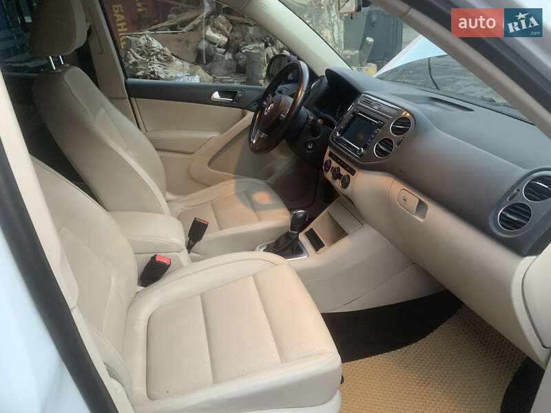 Внедорожник / Кроссовер Volkswagen Tiguan 2015 в Николаеве