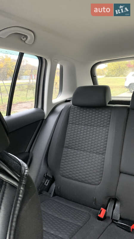Позашляховик / Кросовер Volkswagen Tiguan 2011 в Новій Водолагі