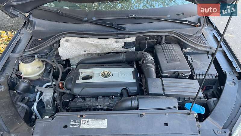 Внедорожник / Кроссовер Volkswagen Tiguan 2010 в Киеве