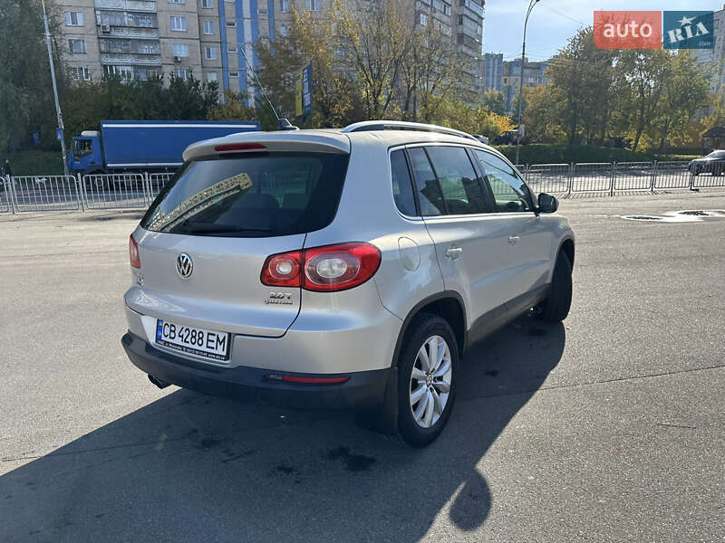 Внедорожник / Кроссовер Volkswagen Tiguan 2010 в Киеве