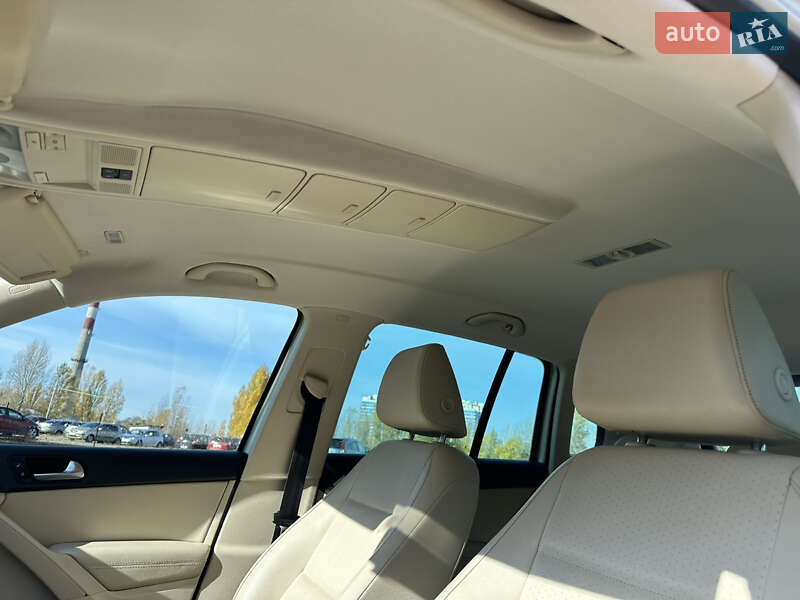 Внедорожник / Кроссовер Volkswagen Tiguan 2010 в Киеве