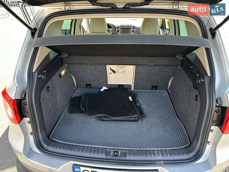 Внедорожник / Кроссовер Volkswagen Tiguan 2010 в Киеве