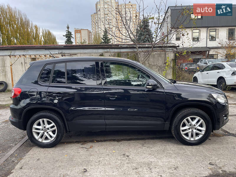 Внедорожник / Кроссовер Volkswagen Tiguan 2010 в Киеве