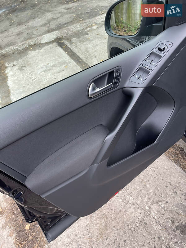 Внедорожник / Кроссовер Volkswagen Tiguan 2010 в Киеве