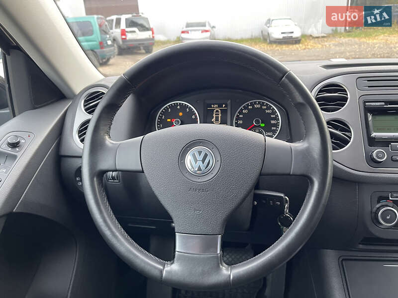 Внедорожник / Кроссовер Volkswagen Tiguan 2010 в Киеве