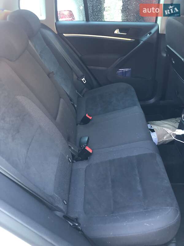 Внедорожник / Кроссовер Volkswagen Tiguan 2012 в Бузовой