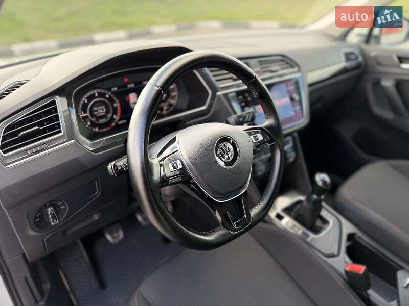 Внедорожник / Кроссовер Volkswagen Tiguan 2017 в Киеве фото 12 Внедорожник / Кроссовер Volkswagen Tiguan 2017 в Киеве