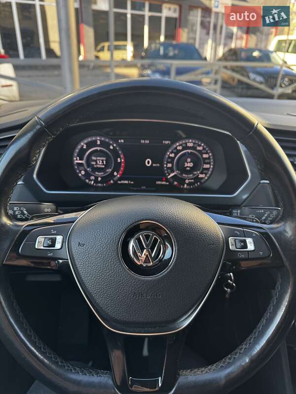 Внедорожник / Кроссовер Volkswagen Tiguan 2017 в Черновцах