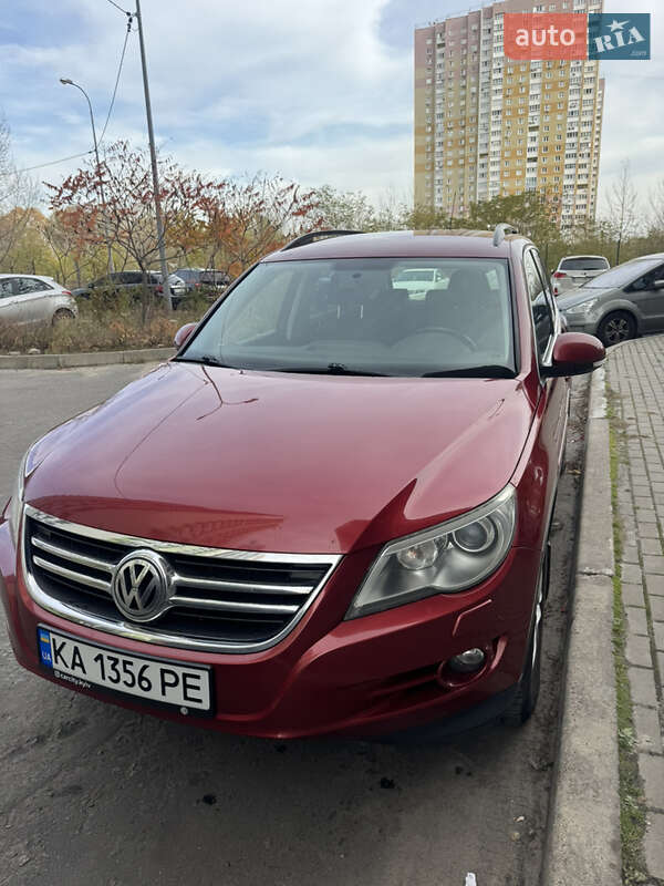 Внедорожник / Кроссовер Volkswagen Tiguan 2011 в Киеве