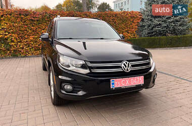 Внедорожник / Кроссовер Volkswagen Tiguan 2015 в Ровно