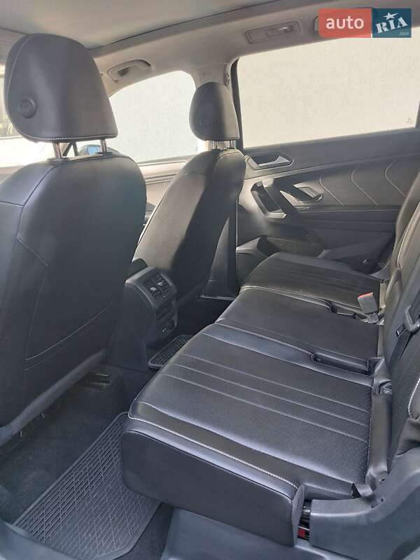 Внедорожник / Кроссовер Volkswagen Tiguan 2023 в Нововолынске