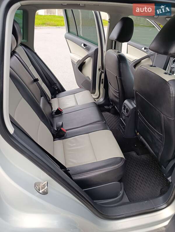 Внедорожник / Кроссовер Volkswagen Tiguan 2012 в Хмельнике