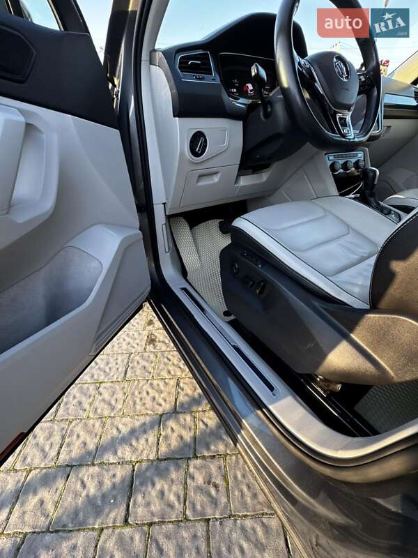 Внедорожник / Кроссовер Volkswagen Tiguan 2019 в Львове