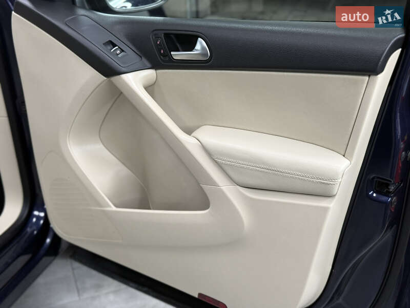 Внедорожник / Кроссовер Volkswagen Tiguan 2015 в Бориславе