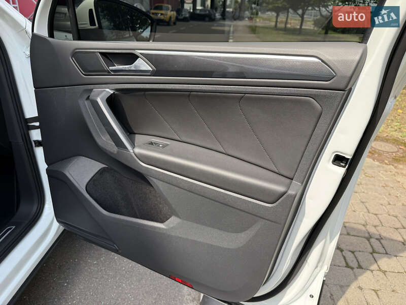 Позашляховик / Кросовер Volkswagen Tiguan 2022 в Києві