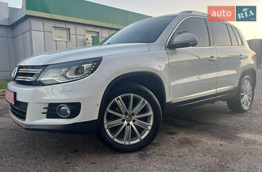 Внедорожник / Кроссовер Volkswagen Tiguan 2015 в Луцке