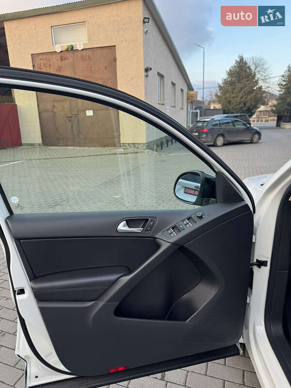 Позашляховик / Кросовер Volkswagen Tiguan 2017 в Володимирі