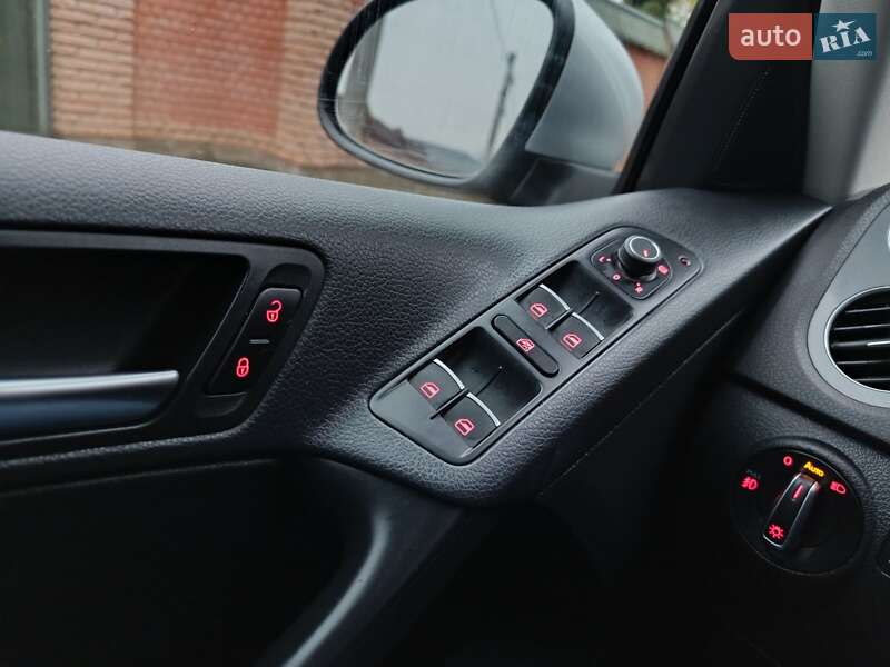 Внедорожник / Кроссовер Volkswagen Tiguan 2016 в Киеве