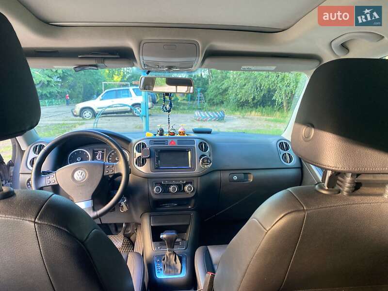 Внедорожник / Кроссовер Volkswagen Tiguan 2010 в Киеве