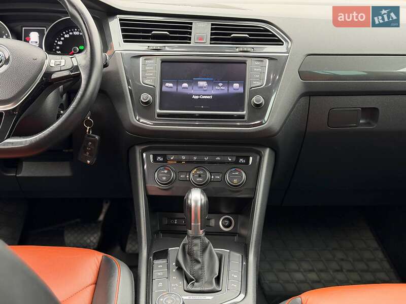 Позашляховик / Кросовер Volkswagen Tiguan 2017 в Кривому Розі