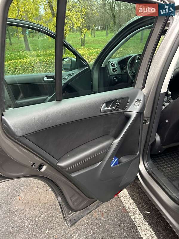 Внедорожник / Кроссовер Volkswagen Tiguan 2011 в Днепре