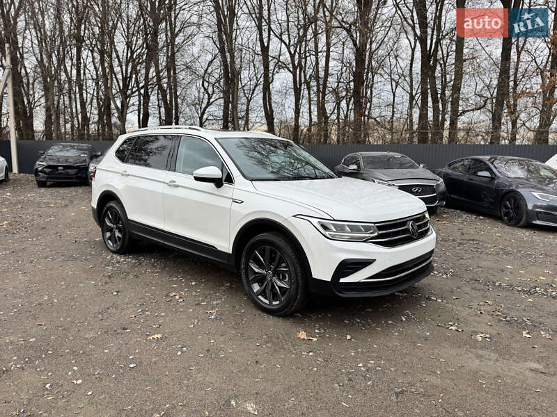 Внедорожник / Кроссовер Volkswagen Tiguan 2023 в Ровно