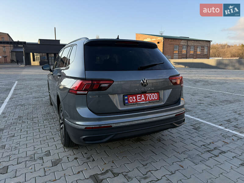 Внедорожник / Кроссовер Volkswagen Tiguan 2023 в Нововолынске