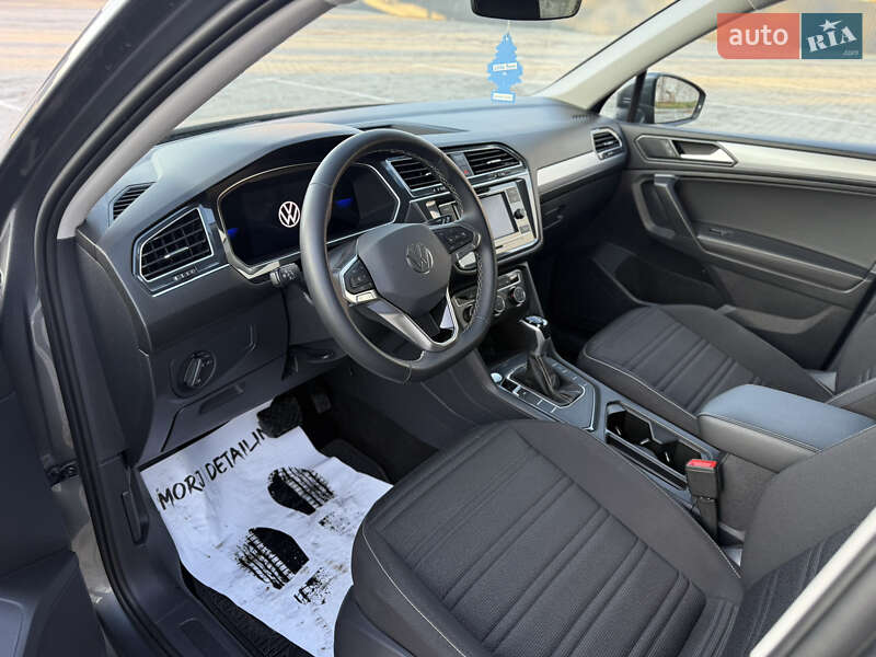 Внедорожник / Кроссовер Volkswagen Tiguan 2023 в Нововолынске