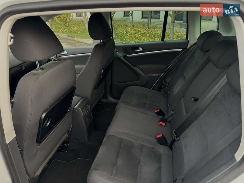 Внедорожник / Кроссовер Volkswagen Tiguan 2015 в Киеве