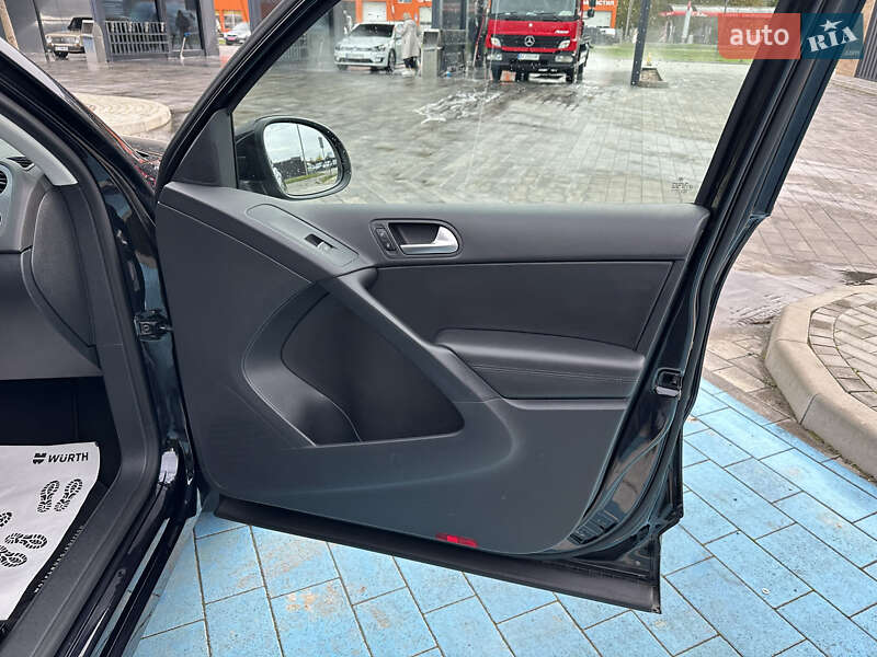 Внедорожник / Кроссовер Volkswagen Tiguan 2017 в Луцке