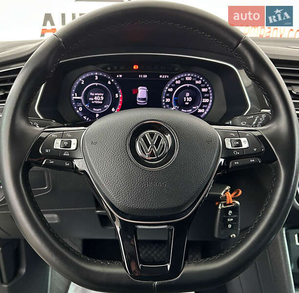 Внедорожник / Кроссовер Volkswagen Tiguan 2016 в Львове