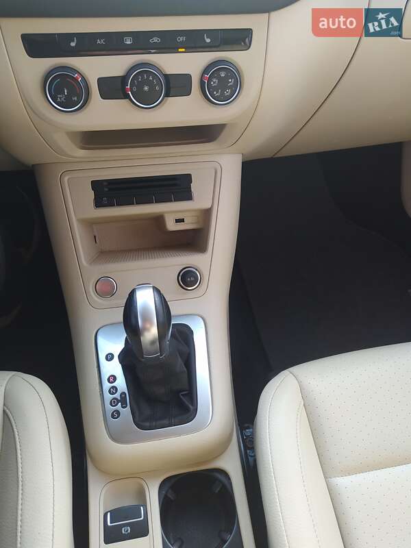 Внедорожник / Кроссовер Volkswagen Tiguan 2016 в Киеве