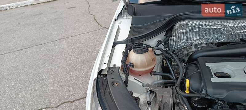 Внедорожник / Кроссовер Volkswagen Tiguan 2016 в Желтых Водах