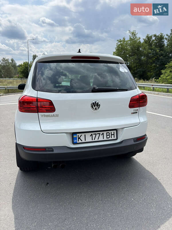 Внедорожник / Кроссовер Volkswagen Tiguan 2016 в Киеве